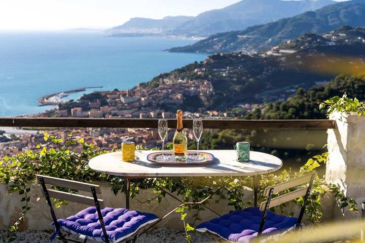 Gîte pour 3 personnes, avec piscine ainsi que vue et terrasse, animaux acceptés à Camporosso - 4