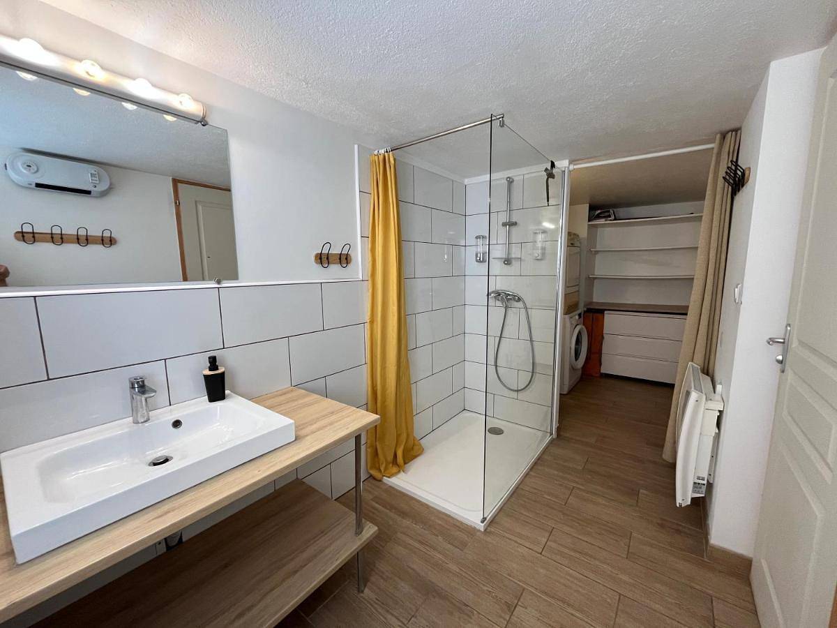 Appartement entier, T3 4 Voyageurs Sainte-Victoire Vélo-rail Aix 25 mn Pourcieux France in Pourcieux, Région de Brignoles