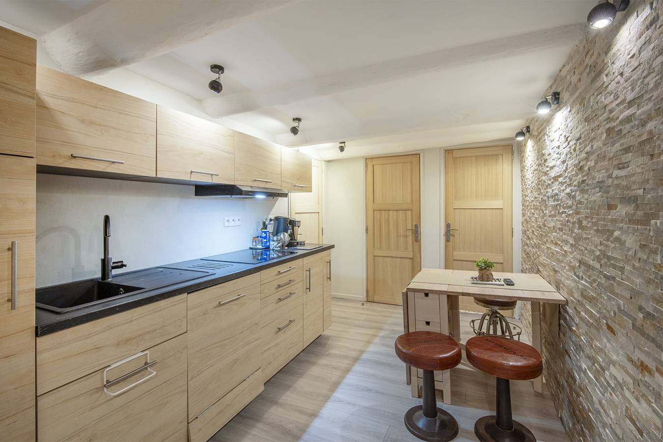 Entire apartment, Ac Apartment near Vieux-Port & Panier in Marseille, Mediterranean Coast (France)