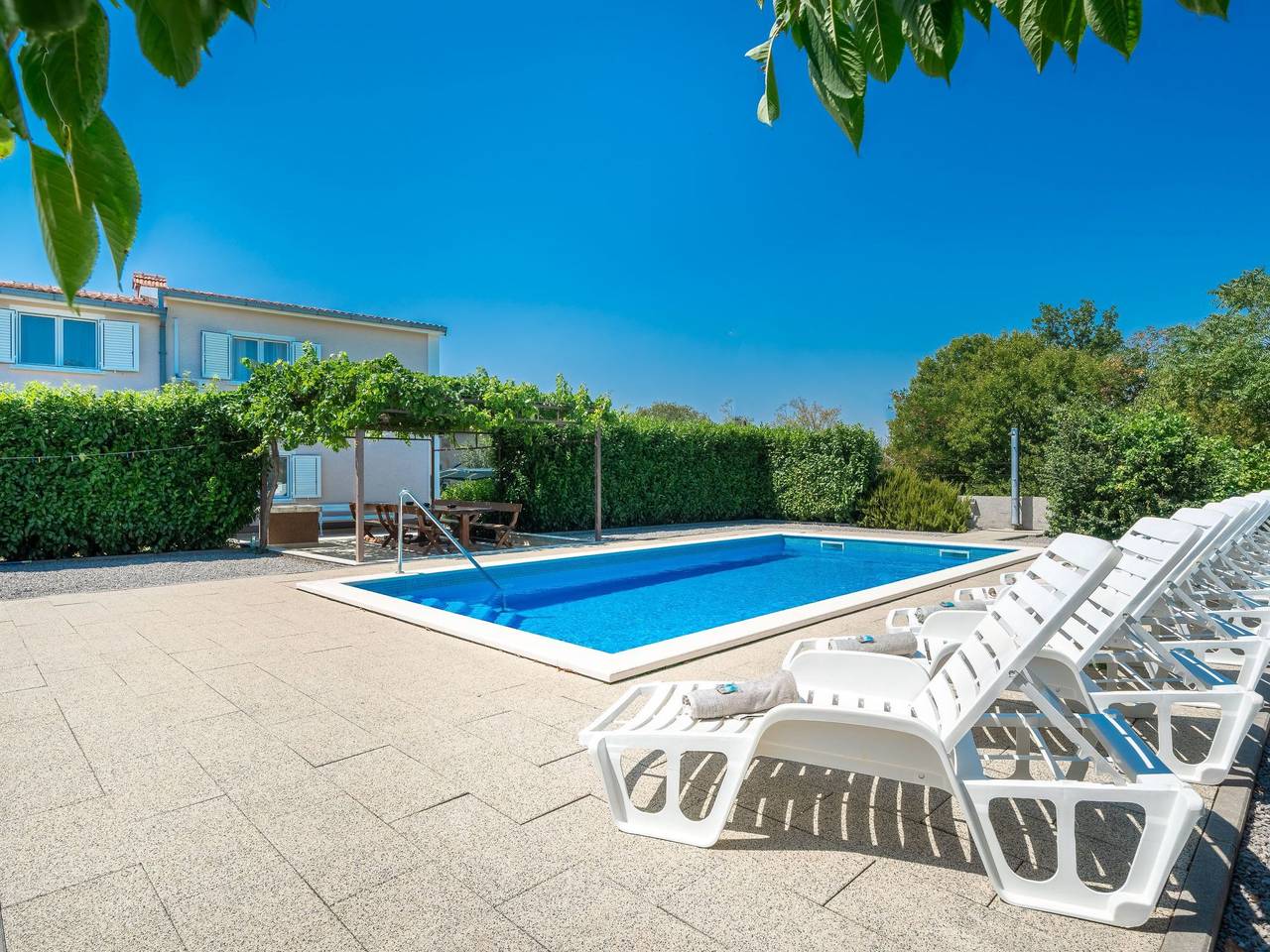 Schöne Villa in einem friedlichen und ruhigen Dorf in Makarska Riviera