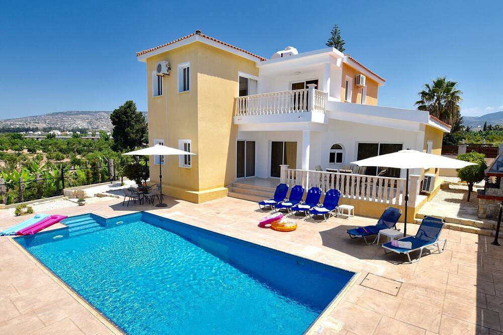 Perfekte Lage, nach Süden ausgerichteter privater Pool, Klimaanlage, Tv & Wifi. in Peyia, Südzypern