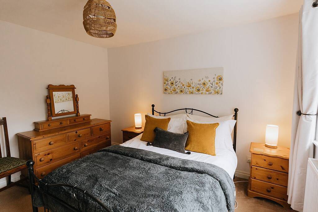 Three Bed Countryside Cottage in the National Park in Castleton, Derbyshire