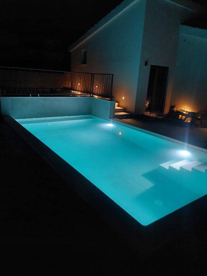 Villa pour 6 personnes, avec jardin ainsi que piscine et vue, animaux acceptés dans Šolta - 2