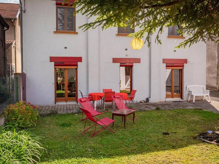 Location de vacances pour 5 personnes, avec jardin et vue, adapté aux familles à Fontaine