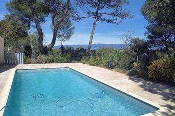 Location de vacances pour 8 personnes, avec terrasse et jardin, animaux acceptés à La Tour-d'Aigues