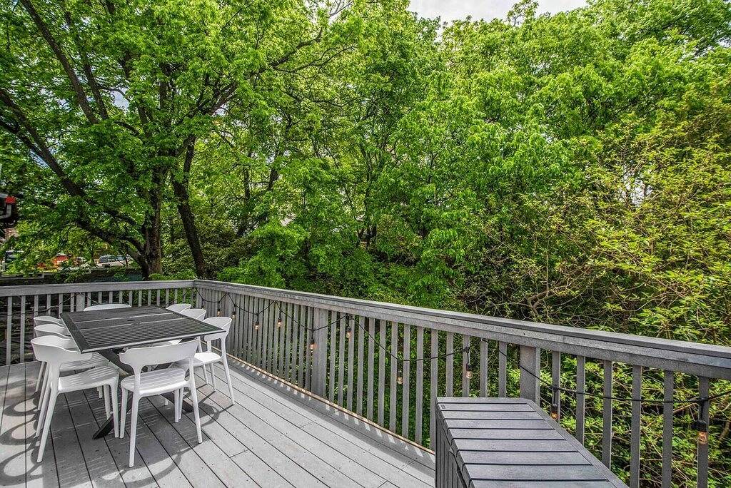 Ganze Wohnung, Penthouse w/ Rooftop Deck Overlooking Gay Street in Knoxville, Knox County (TN)