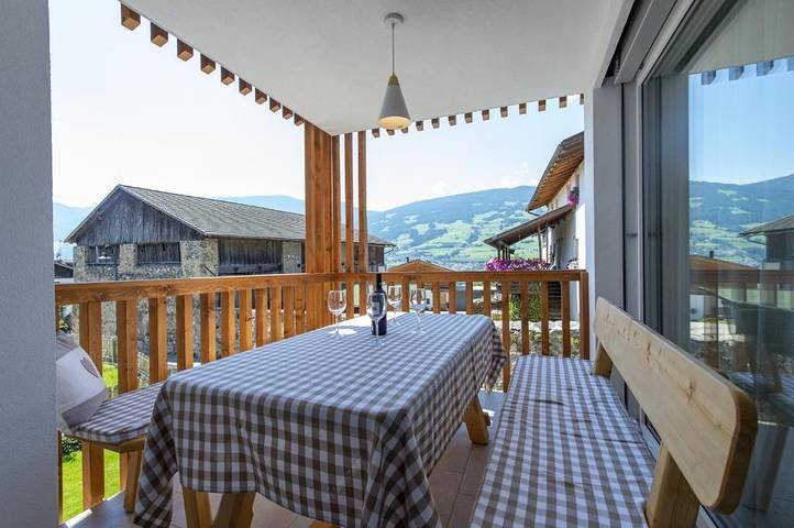 Ferienwohnung für 4 Personen, mit Balkon in den Dolomiten