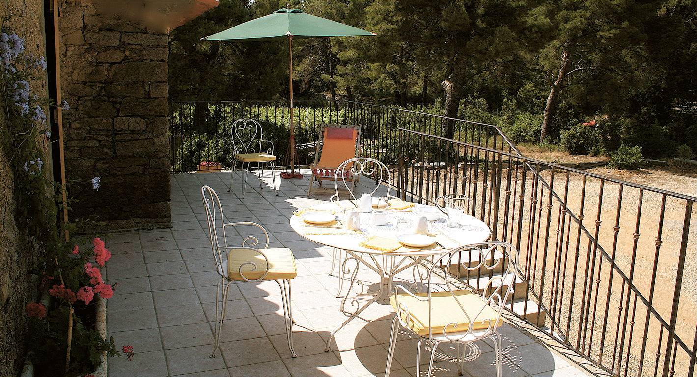 Gîte avec terrasse et piscine sécurisée, gîte 2 personnes in Cesseras, Région de Béziers