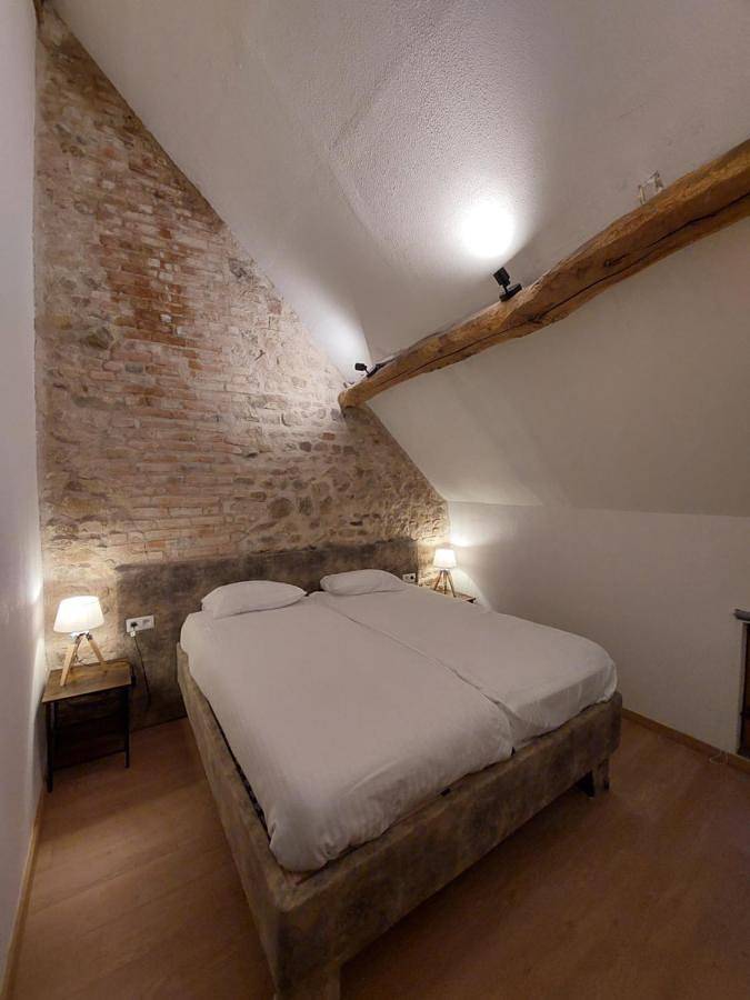 Gîte pour 2 personnes, avec vue et jardin ainsi que piscine et terrasse, animaux acceptés à Saint-Marcel-en-Marcillat