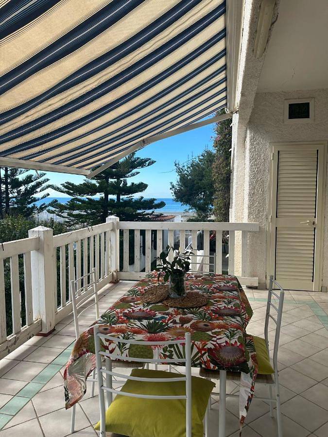 Appartamento per 4 persone, con Balcone e Terrazza nonché Panorama a Falerna Marina