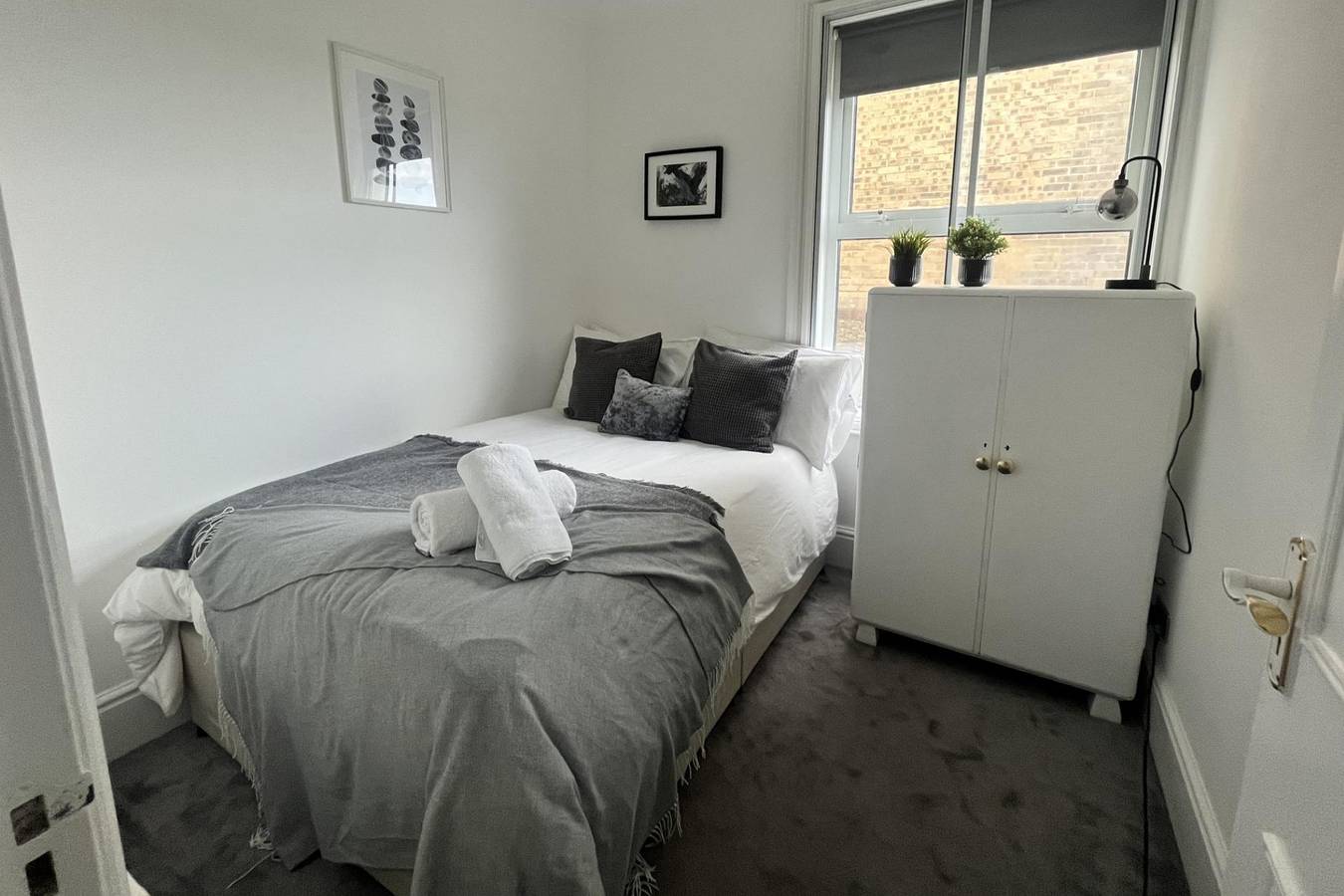 Entire holiday apartment, Seaview 2 Bedroom House Sleeps 4 - Pets Ok -Wifi in Adur, West Sussex