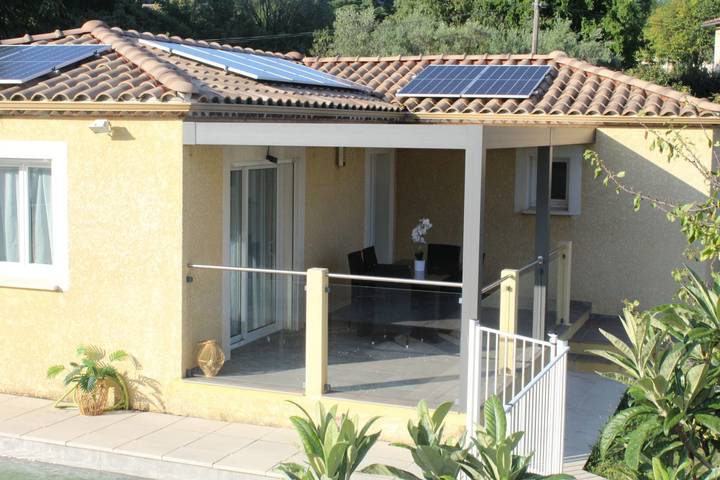 Villa pour 7 personnes, avec terrasse ainsi que jardin et piscine