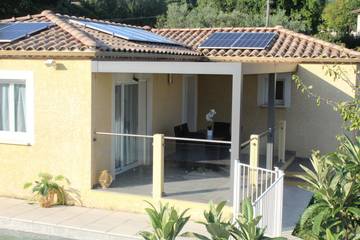 Cottage pour 7 personnes, avec terrasse ainsi que jardin et piscine à Anduze