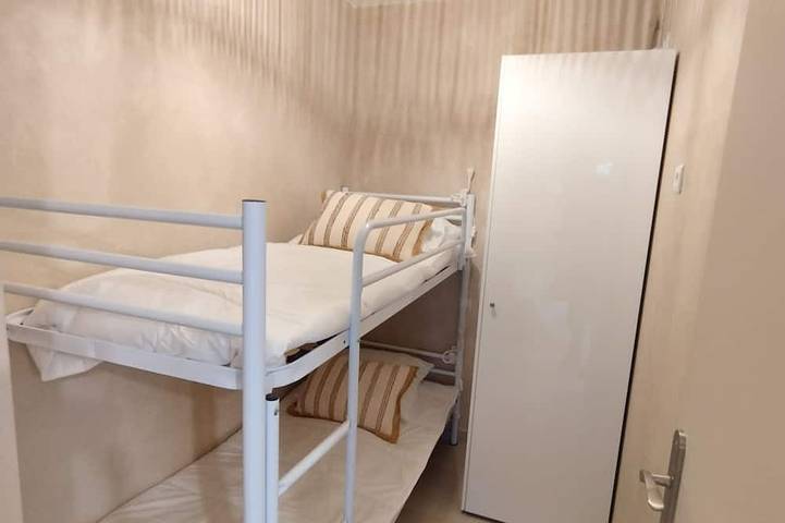 Appartement entier, Appartement climatisé à 3 mn à pieds de la plage et des commerces in Bormes-les-Mimosas, Parc national de Port-Cros