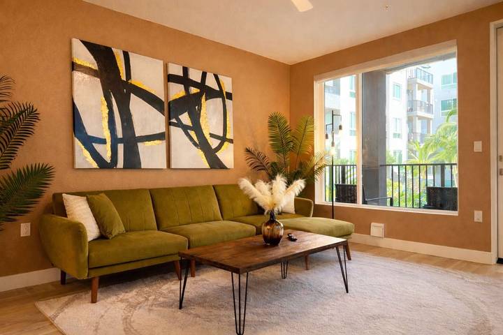 Holiday rental for 3 people, with balcony and pool as well as garden, child-friendly in Orange County