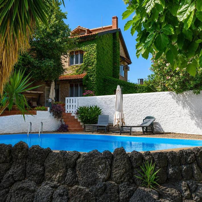 Villa per 12 persone, con giardino e piscina, adatto a famiglie con bambini a San Pietro Clarenza