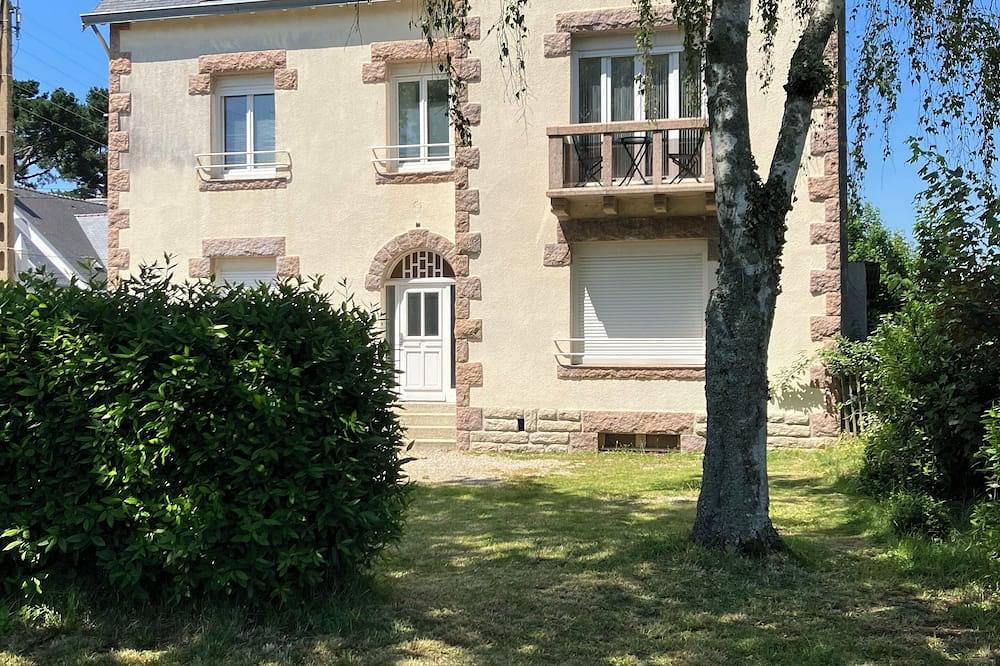 Appartement Lumineux Au Sein D'une Maison De Caractere in Pont-l'Abbé, Côte de Cornouaille