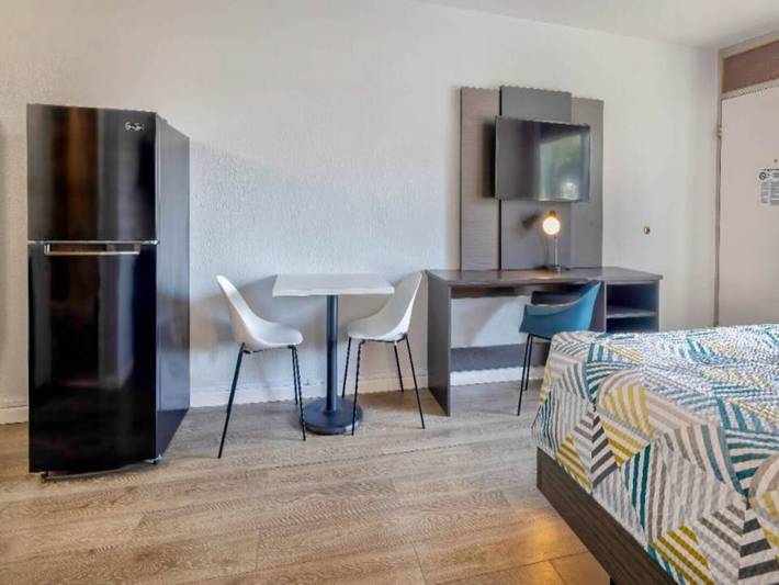 Apartamento entero, 1 cama tamaño queen | No fumadores, cocina in Illinois