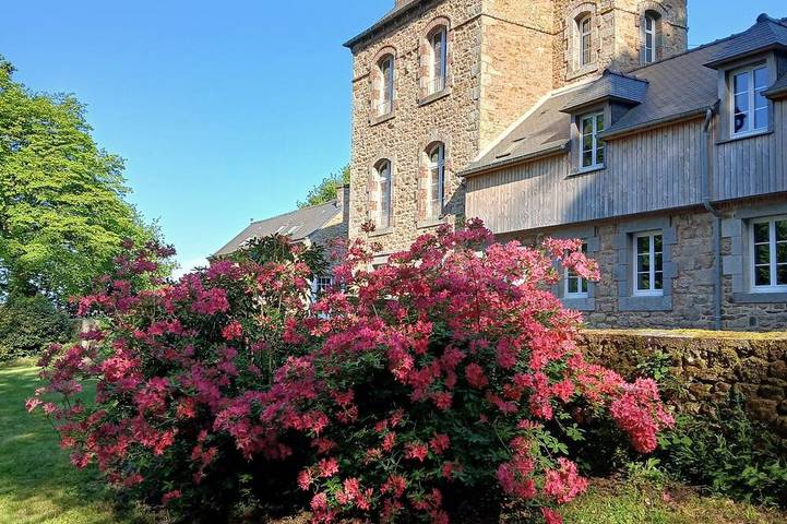 Location de vacances pour 8 personnes, avec jardin dans Lanrodec
