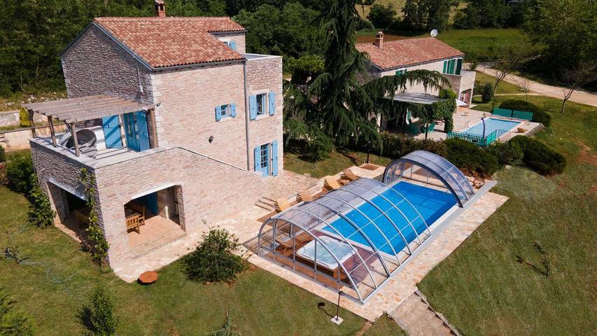 Villa pour 8 personnes, avec jardin ainsi que piscine et jacuzzi, animaux acceptés - 1