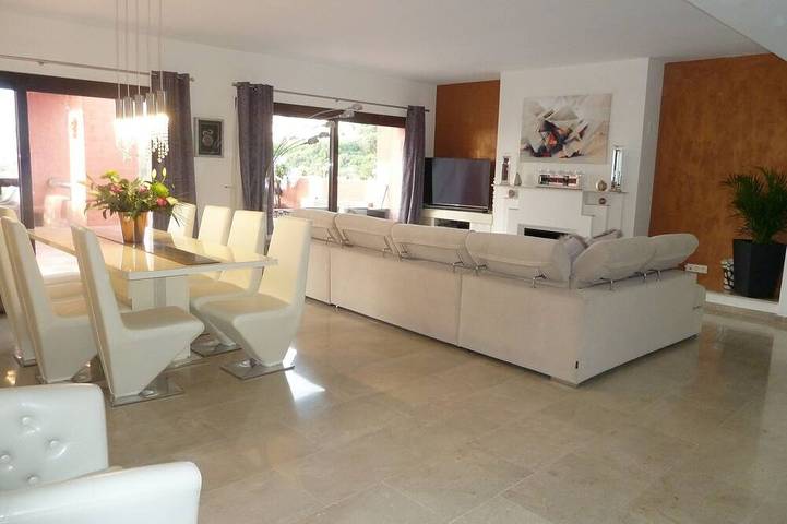 Holiday rental for 8 people, with garden and pool in La Duquesa