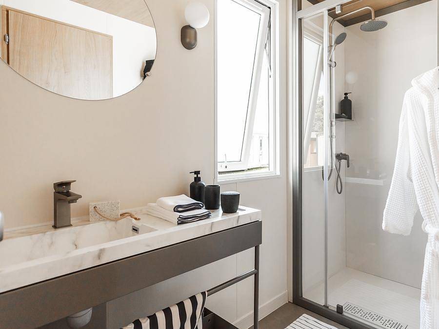 Camping Bon Port - Mobilheim 6 personen - Selenia Premium - 6 Pers - 3 Schlafzimmer - 2 Bäder - Bettwäsche und Handtücher inklusive in Lunel, Côte d'Améthyste