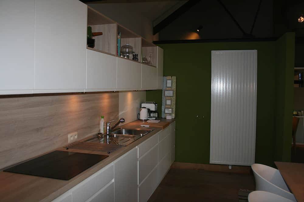 Een loft appartement in een oud gerenoveerd huis op het platteland in de buurt van Namen in Aische-En-Refail, Éghezée
