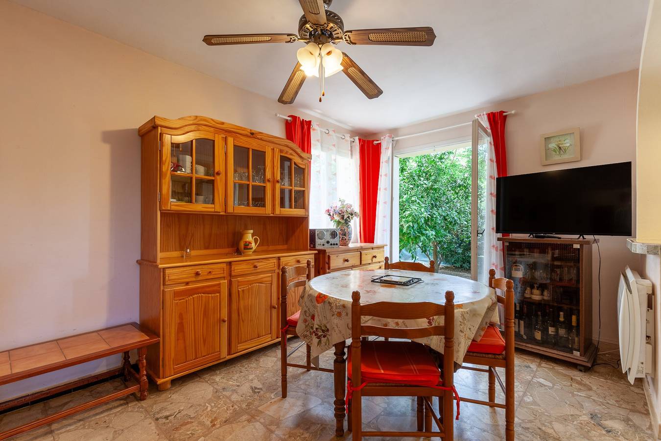 Appartement entier, Appartement 'Dans Cadre De Verdure' avec Terrasse Privée, Jardin Privé et Wi-Fi in La Seyne-sur-Mer, Côte méditerranéenne (France)