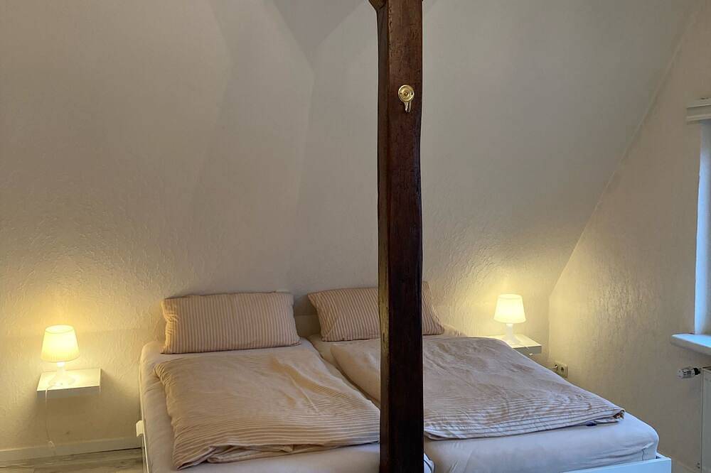 Ferienwohnung im ehemaligen Bauernhaus, mit Balken und Sprossenfenstern in Lübeck (Stadt), Lübeck