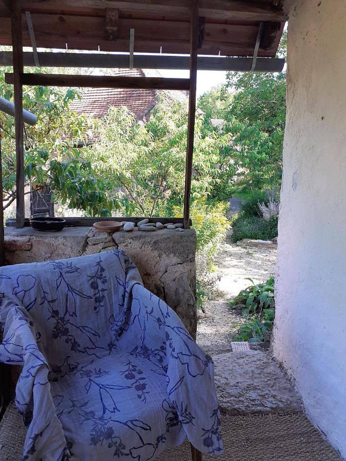 Location de vacances pour 3 personnes, avec terrasse et jardin à Saint-Jean-Lagineste - 3