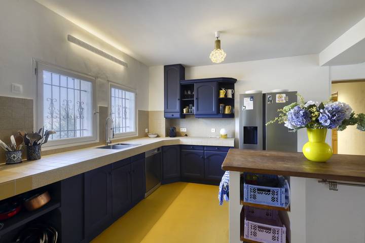 Location de vacances pour 10 personnes, avec terrasse ainsi que jardin et piscine à Saignon - 3