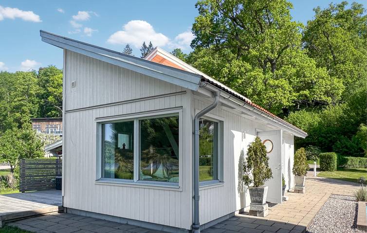 Ferienhaus für 3 Personen, mit Terrasse und Garten sowie Seeblick in Södertälje