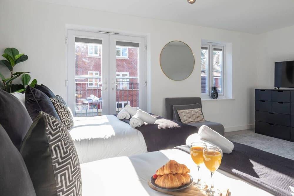 Stunning 4 Bed 3 Bathroom Home in Cheltenham, Gloucestershire