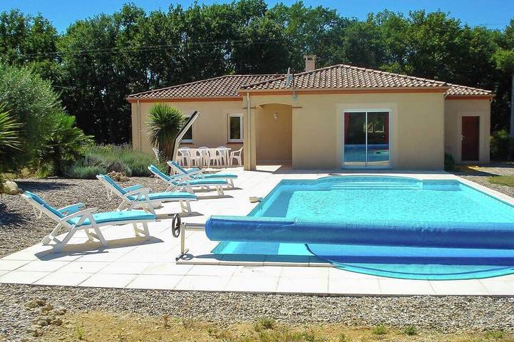 Villa pour 8 personnes, avec piscine ainsi que jardin et terrasse
