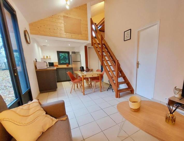 Gîte pour 5 personnes, avec terrasse ainsi que vue sur le lac et vue, animaux acceptés à Arquenay