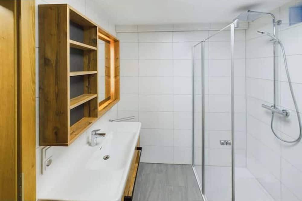 Ganze Wohnung, Bergfeuer Suite Lechtal – Modern, stylisch & mit traumhaftem Bergblick in Lechtaler Alpen, Bach