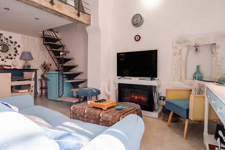 Entire apartment, Apartment 'La Chiave Di Philoxenia' with Private Terrace, Wi-Fi and Air Conditioning in Ostuni, Salento