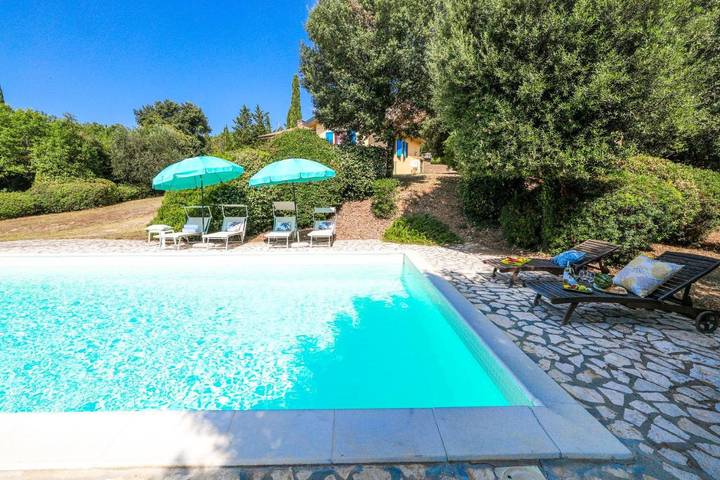 Villa per 5 persone, con piscina e giardino nonché panorama, con animali domestici in Pisa e dintorni