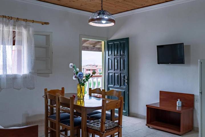 Ferienwohnung für 6 Personen, mit Balkon und Terrasse sowie Garten und Ausblick in Sidari