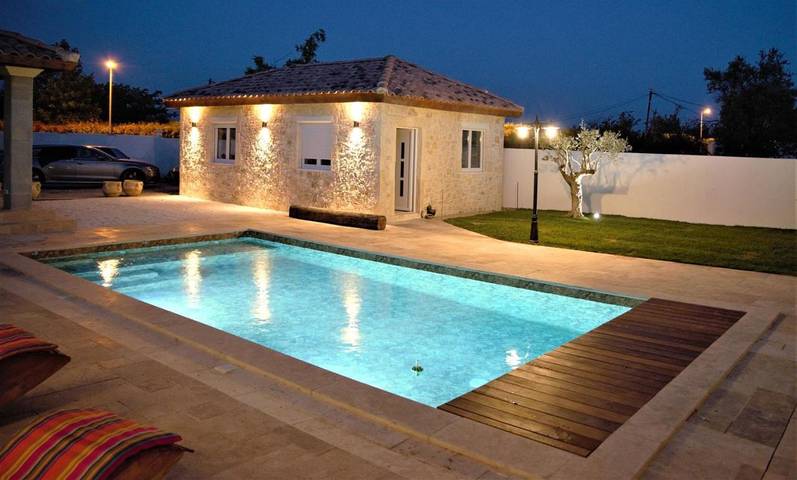 Location de vacances pour 13 personnes, avec piscine et jardin, animaux acceptés à Aimargues - 4