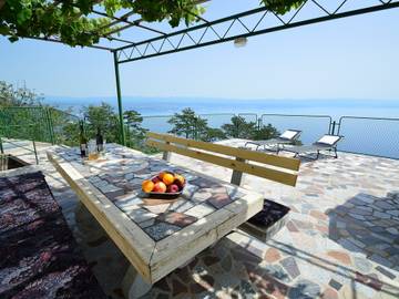 Ferienwohnung für 6 Personen, mit Terrasse und Ausblick sowie Garten in Opatija Riviera