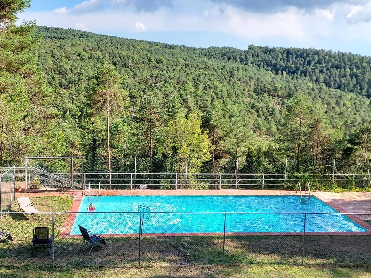Villa « Refugi Del Esquirol » avec vue sur la montagne, piscine privée et Wi-Fi in Sant Boi de Lluçanès, Pyrénées espagnoles