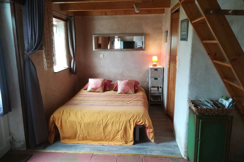 Petit gîte cosy avec cheminée et jardin clos, Monts d'Arrée, à 30 min de la mer in Scrignac, Région de Châteaulin
