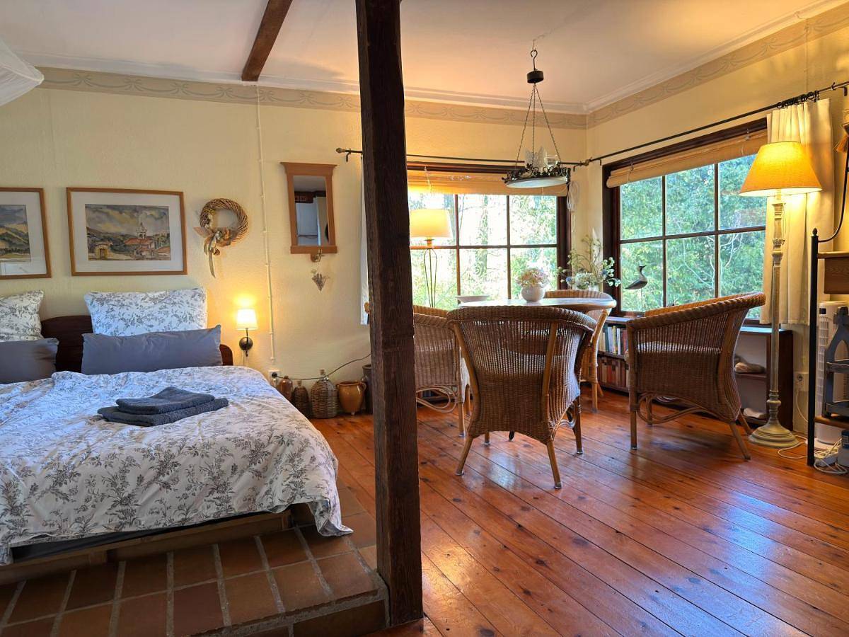 Sommerhaus mit Hangterrasse, Außenkamin und Sauna in Biesenthal, Naturpark Barnim