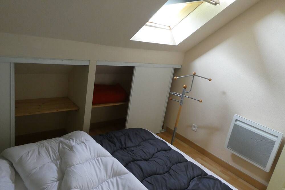 Entire apartment, Chalet Apartment T3 bright 2 bedrooms near town and ski slopes Peyrelance in Cauterets, Pyrenees National Park