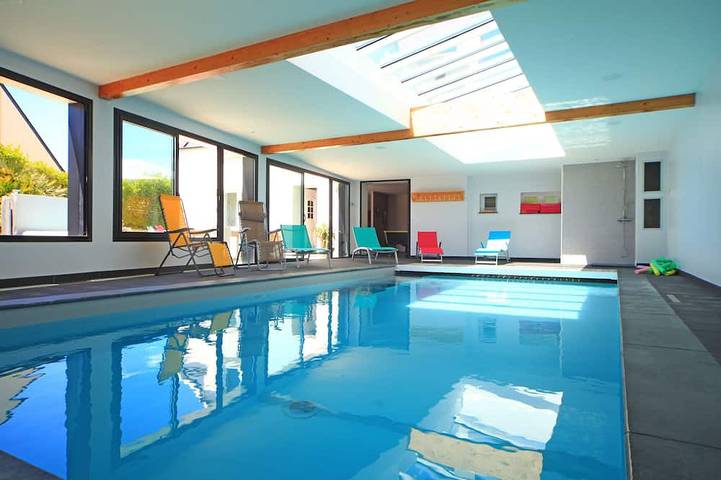 Location de vacances pour 10 personnes, avec jardin et jacuzzi dans Plage du Ruguel