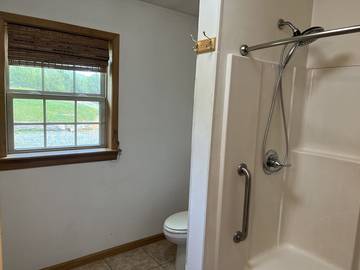 Log Cabin for 4 Guests in Page County, Picture 3