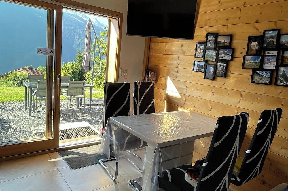 Gîte Classe 2** Dans Chalet Avec Grande Terrasse Et Vue Chaine Du Mont Blanc. in Passy, Pays du Mont-Blanc