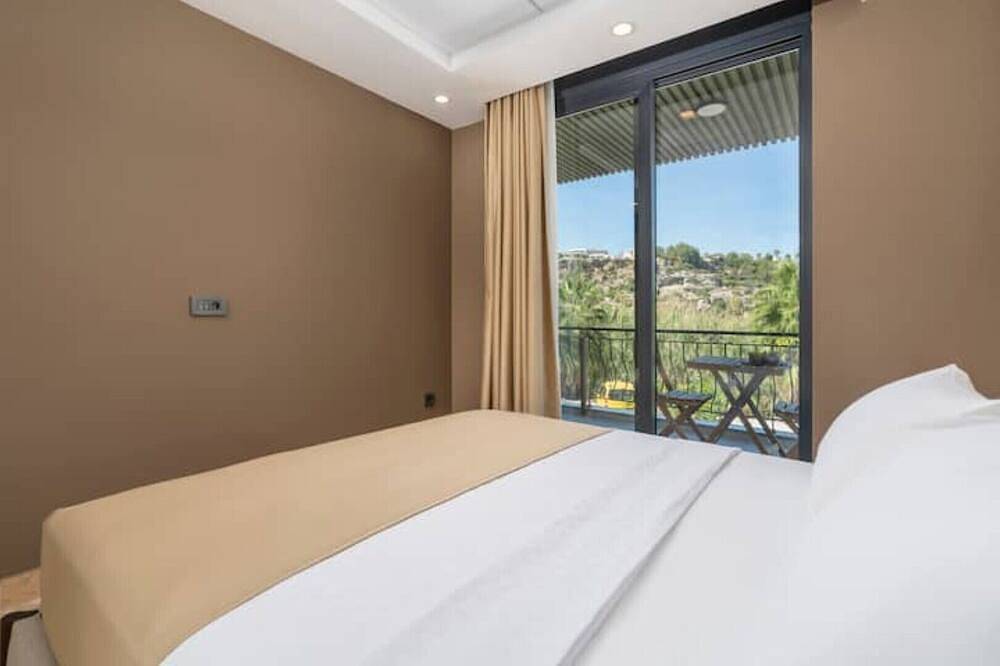 Entire apartment, Apartment with Pool and Nature Views Near Lara Beach in Antalya, Antalya Province