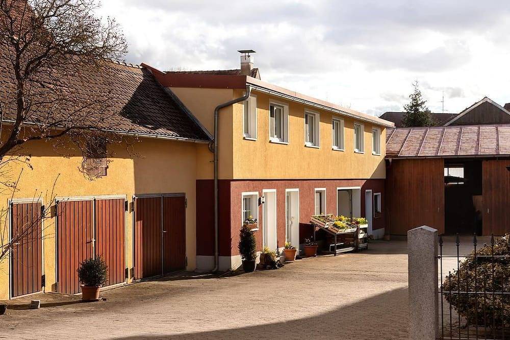 Ganze Wohnung, Gästezimmer/Appartement Familie John - Appartement mit Küche in Veitsbronn, Franken